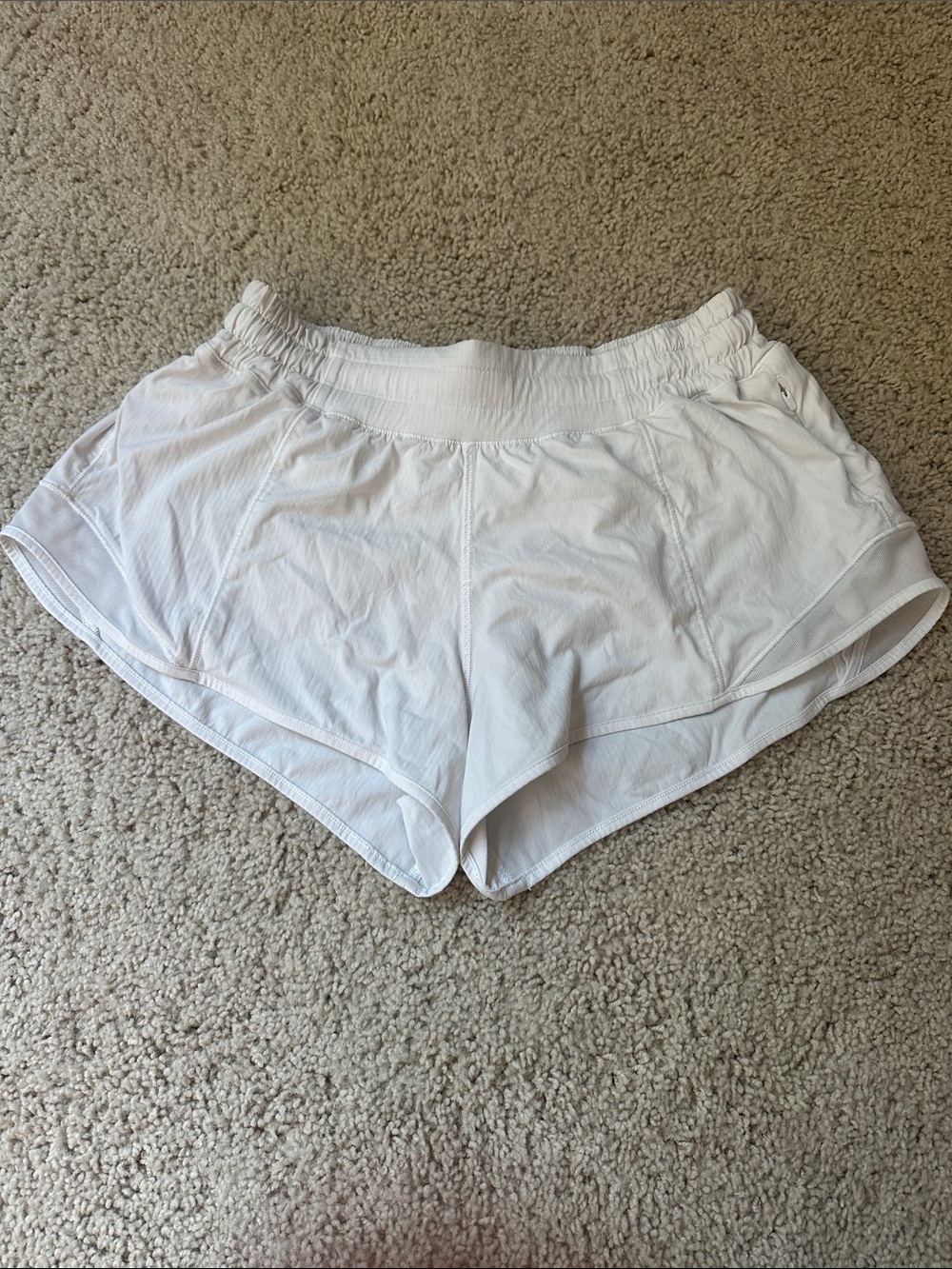 Lululemon white hottie hot 2.5 white shorts